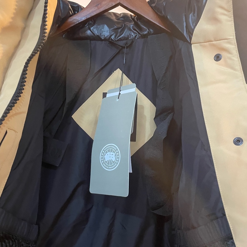 Canada Goose Tan Cropped Puffer Jacket - Picture 11 of 16